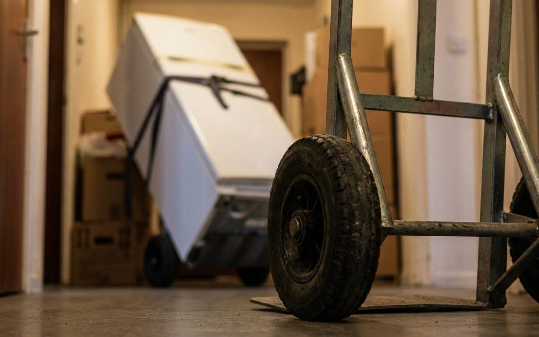 How to Handle Heavy Lifting During a House Cleanout (Safety and Planning)